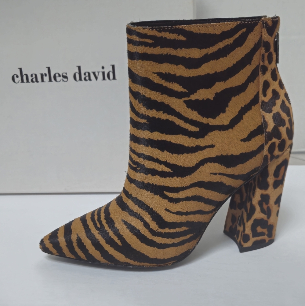 Charles David Micro Animal Print Boots Sz 7